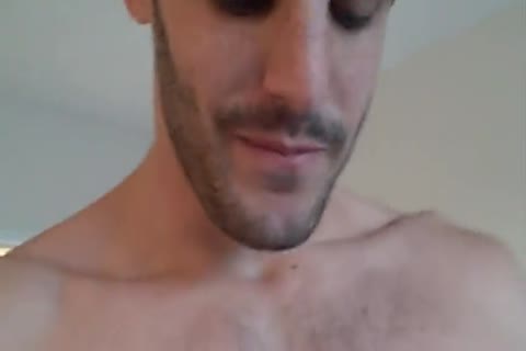 Muscle and very hawt amateur fucked in the ass solo