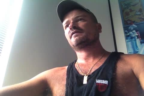 TIERY B. // PHOTO-PORNO-GRAPHER - Copyright / slutty Talk In Front Of A Straight Porn Vid