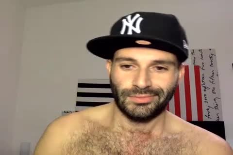 Lo Spavaldo Giocatore Di Rugby Romano Dopo Essersi Concesso Ai Festini Piu' Hardporchi Capitolini Si Dedica Ad Una Sana Attivita' Di Masturbazione Domestica Lo Spruzzo E' All Ordine