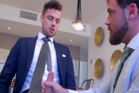 Making It giant - The Roommate