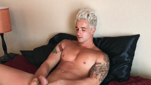 Sean Cody - Solo muscle Nikolai Lombardo blond masturbating