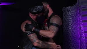 MenOver30.com: Jock Julian Torres bareback kissing each other